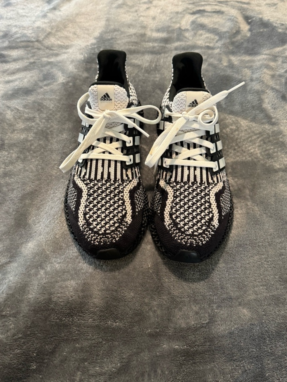 adidas Mens Black and White Knit Sneakers (size 8)
